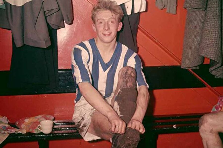 1960-1961 sezonunda yetenekli golcü Manchester City'ye transfer oldu. Bu transfer İngiliz futbol tarihinde önemli bir yere sahip. Çünkü City, Denis Law için 55 bin pound ödeme yaptı. Bu da o yıllar için bir futbolcuya ödenebilecek en yüksek rakamdı. 