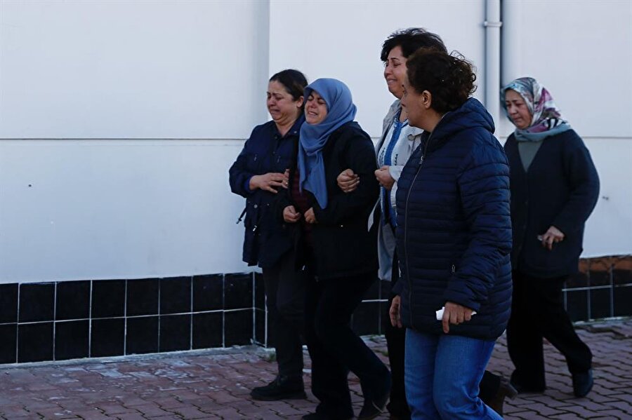 Zeytin Dalı Harekatı'nda ikinci şehit haberi geldi

                                    
                                    
                                    Türk Silahlı Kuvvetleri'nin (TSK), Özgür Suriye Ordusu (ÖSO) ile birlikte yürüttüğü 'Zeytin Dalı Harekatı'ndan acı haber geldi. Üsteğmen Oğuz Kaan Usta (30) şehit oldu. Antalya'da bir okulda İngilizce öğretmeni olan eşi Saide Üstüner Usta'ya acı haber verildi. Şehit Üsteğmen Usta'nın anne ve babasının ise Ankara'da oturduğu kaydedildi.
                                
                                
                                