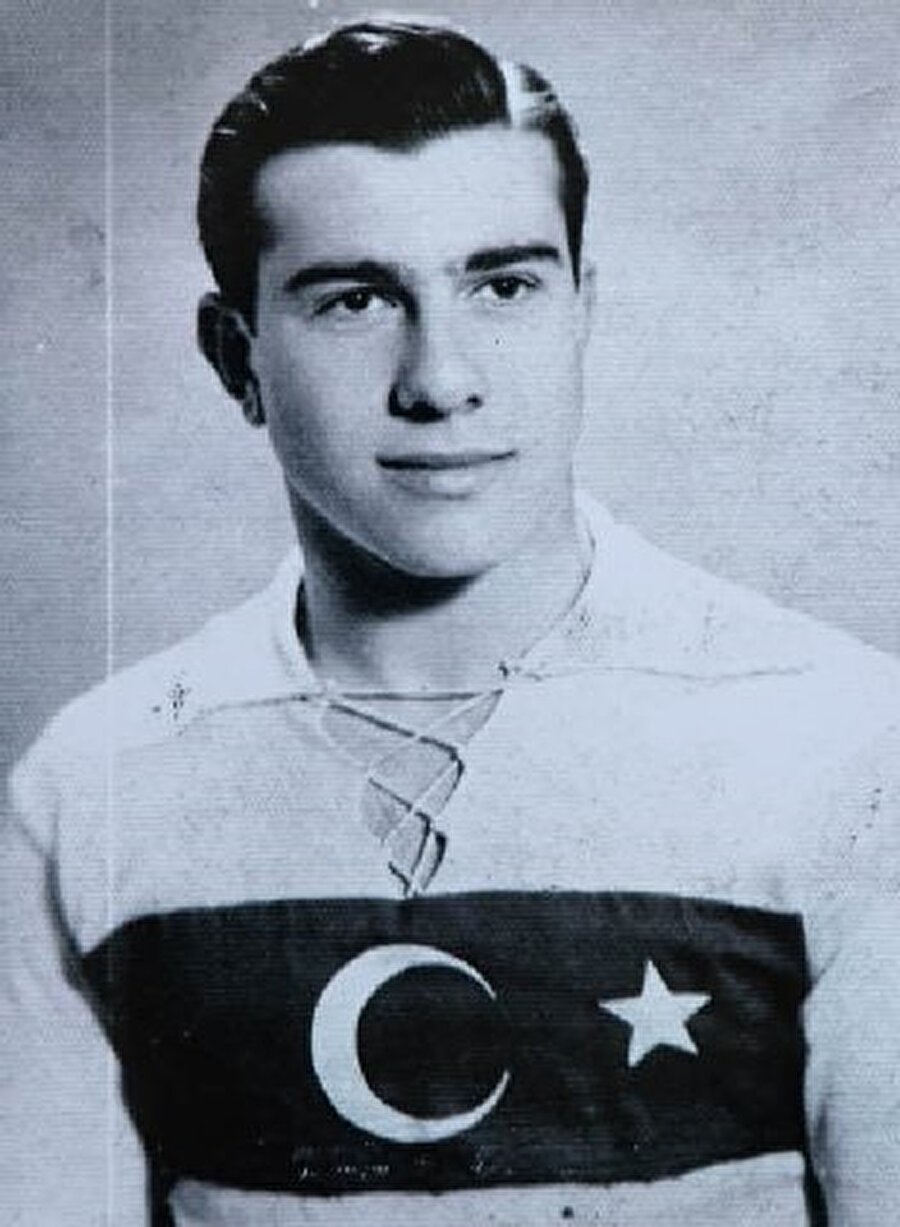 Coşkun Taş

                                    
                                    
                                    23 Nisan 1935'te Aydın'da dünyaya gelen Coşkun Taş, futbola Aydınspor'da başladı. 1952-1959 yılları arasında Beşiktaş'ta forma giyen Taş ardından Almanya'nın Köln takımına transfer oldu. 1961'de ise Coşkun taş bir başka Alman ekibi Bonner'e imza attı.
                                
                                
                                