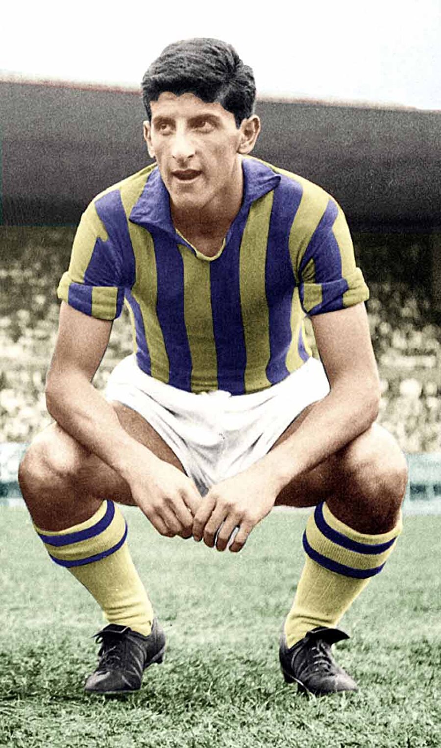 Can Bartu

                                    
                                    
                                    Profesyonel futbol kariyerine 1956'da Fenerbahçe'de başlayan Can Bartu, 1961'de Fiorentina'ya transfer oldu. İtalya'da Sinyor Bartu lakabını alan ünlü futbolcu, 1962-63 sezonunda Venezia forması giydi. 1963-1964 sezonunda Fiorentina'da top koşturan Can Bartu ardından Lazio'ya imza attı. Üç yıl Lazio'da forma giyen Bartu, 1967'de Fenerbahçe'ye döndü.
                                
                                
                                