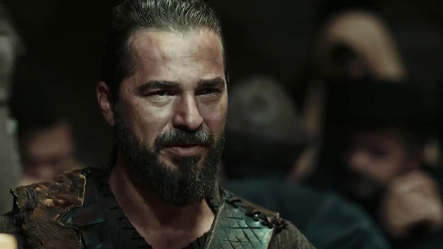 "Bize ait olanı bizden almak için kan dökmeyi göze alacaksınız"
Bu talep karşısında öfkelenen Ertuğrul'un cevabı ise; "Bize ait olanı bizden almak isterseniz evvela bize kılıç çekmeyi sonrada kan dökmeyi göze alacaksınız" oluyor.