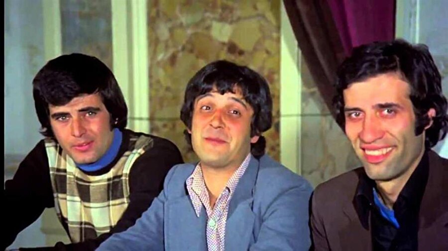 Uyarlanan halini Kemal Sunal canlandırdı!
Ertem Eğilmez tarafından sinemaya uyarlanan Hababam Sınıfı filminde ise Zeki ile Metin yer almadı. Filmin başrollerini Tarık Akan, Halit Akçatepe ve Kemal Sunal oynadı.