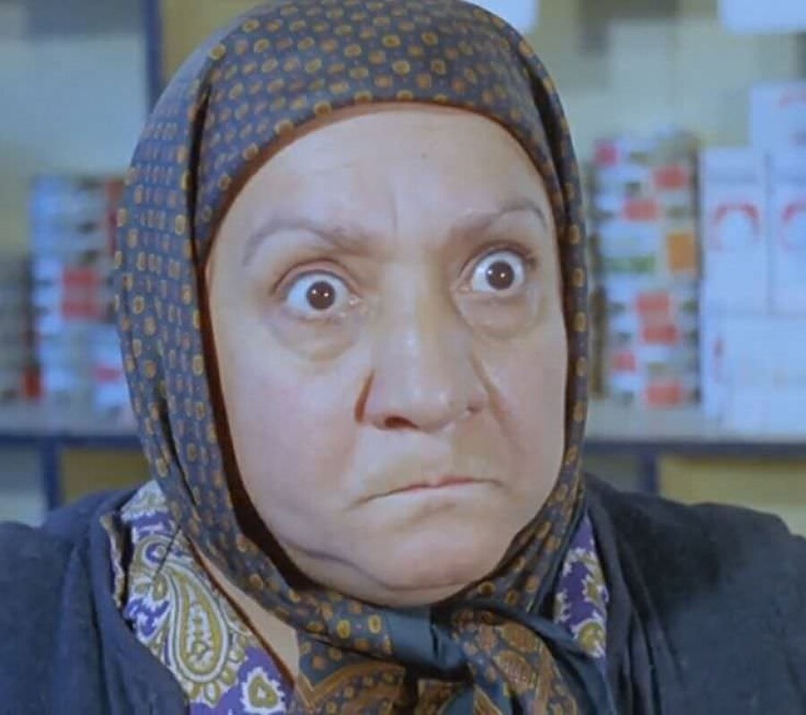 Bir efsaneydi!
Gerçek adı Adela Özcan olan  Türk sinema oyuncusu  ve televizyon sunucusu Naşit 1987'de yaşamını yitirdi. 