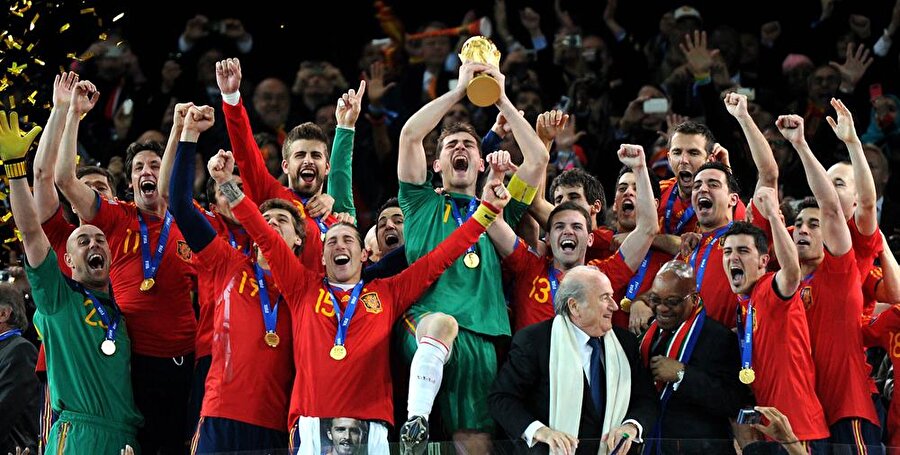 Casillas milli takım forması altında; 2010 Dünya Kupası ile 2008 ve 2012'de Avrupa Futbol Şampiyonluğu yaşadı. 