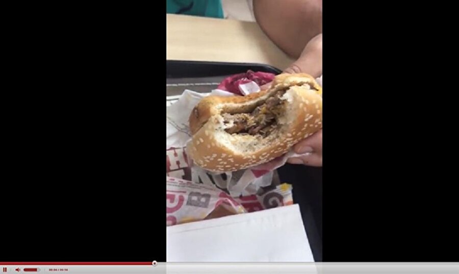 Ünlü markanın hamburgerinden kurt çıktı.