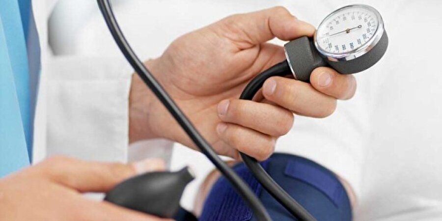 Kalp atım hızını etkileyen faktörler
- Aktivite seviyesi
- Fitness seviyesi
- Hava sıcaklığı
- Vücut pozisyonu (örneğin, ayakta durmak veya uzanmak gibi)
- Duygular- Vücut ölçüleri
- İlaçlar