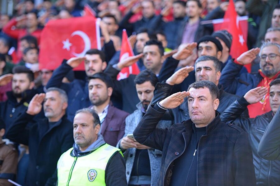 PFDK'dan skandal karar: Asker selamına 15 bin TL