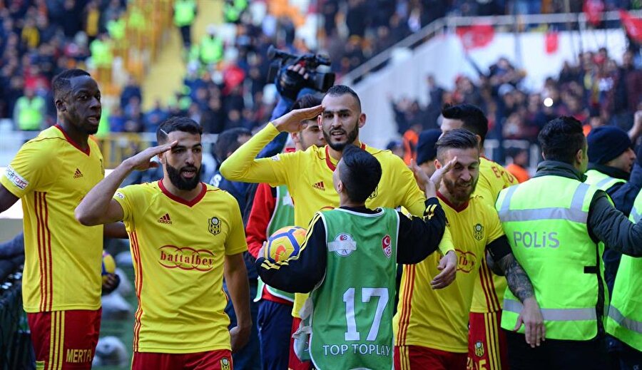 Ceza “Mehmetçik Selamı”na değil!