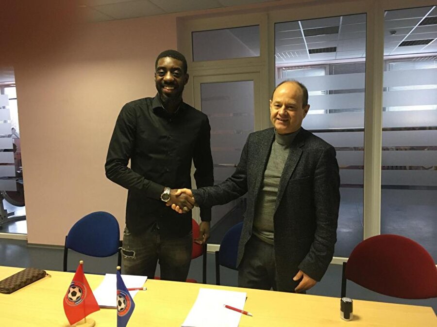 Yıldız isme dünya servet akıttılar! Futbolcunun hayatı yalan çıktı