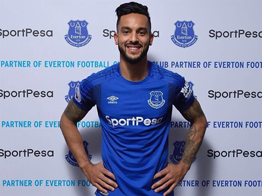Theo Walcott
28 yaşındaki İngiliz futbolcu Theo Walcott, Arsenal'den Everton'a 22,5 milyon Euro'ya transfer oldu.