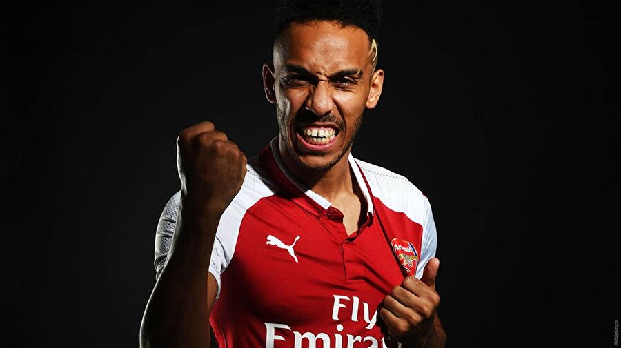 Pierre-Emerick Aubameyang
Uzun zamandır Arsenal'in peşinde koştuğu Pierre-Emerick Aubameyang, İngiliz ekibine 63,7 milyon Euro'ya imza attı. Fransız futbolcu 2013 yılında Saint-Etienne'den Dortmund'a 13 milyon Euro'ya transfer olmuştu.