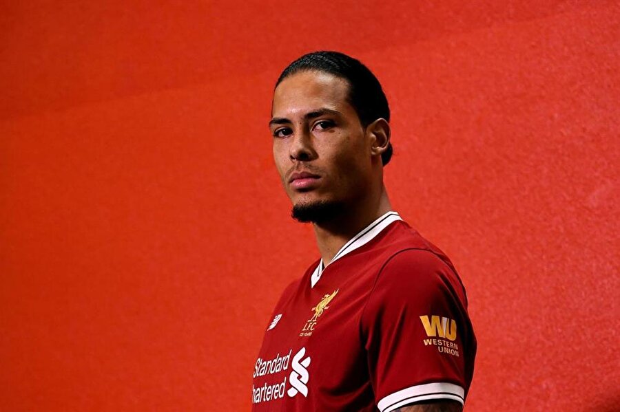 Virgil van Dijk
Hollandalı futbolcu Virgil van Dijk , Southampton'dan Liverpool'a 78 milyon Euro'ya imza attı.