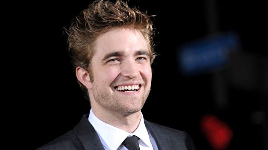 İtiraf etti!

                                    Alacakaranlık' serisiyle ünlenen oyuncu Robert Pattinson, herkesten sakladığı Müslüman olduğu gerçeğini, sonunda itiraf etti. İddialara göre oyuncu Robert Pattinson verdiği bir röportajda Müslüman olduğunu söyledi. 
                                