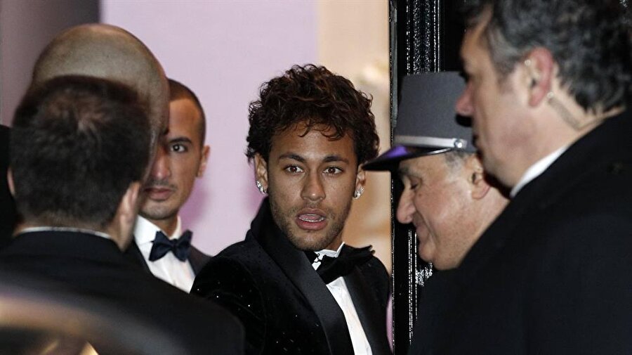 Neymar'ın mutlu gününe ünlüler akın etti!