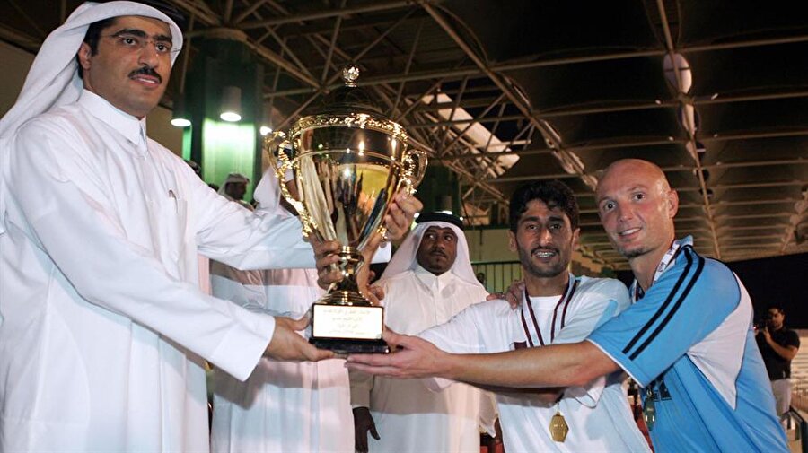 Frank Leboeuf
Fransız futbolcu Frank Leboeuf, 2003-2004 sezonunda Al-Sadd forması giydi.