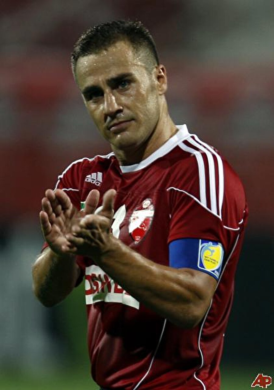 Fabio Cannavaro
İtalyan futbolcu Fabio Cannavaro, 2010-2011 sezonunda Al Ahli forması giydi.