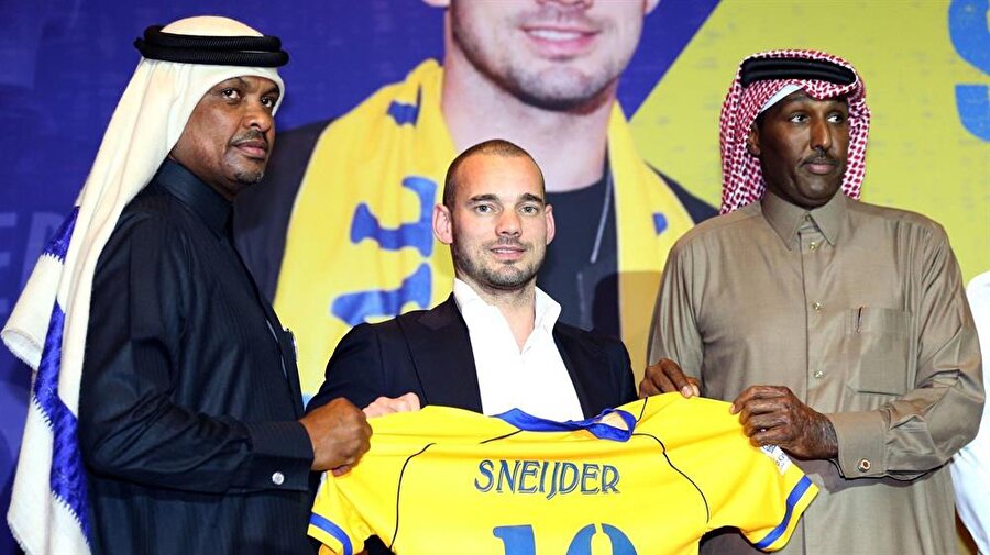 Wesley Sneijder
2013-2017 yılları arasında Galatasaray'da forma giyen Wesley Sneijder ardından Fransız ekibi Nice'e imza attı. Fransa’da tutunamayan Sneijder 2017-2018 sezonunun ara transfer döneminden Katar ekibi Al Gharafa'ya imza attı.  