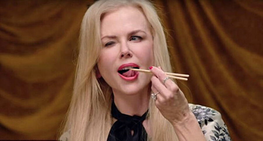 Bir tabak dolusu yedi!
Dünyaca ünlü Hollywood yıldızı Nicole Kidman koca bir tabak dolusu kurtçuk yedi.