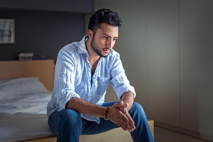 Bu arada klibin yönetmeni de Behzat Uygur'un klip yönetmeni olan büyük oğlu Behzat Uygur. Diyoruz ya aile boyu sanatçılar...
