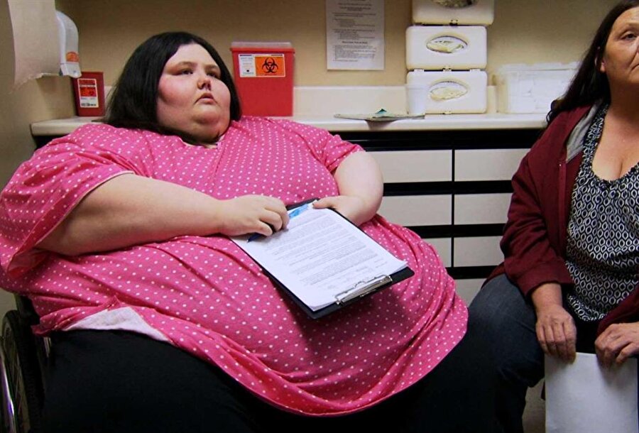 Christina, çocukluğundan beri kilo problemi yaşıyordu. Yaşı büyüdükçe kilo sorunu da içinden çıkılamaz bir hale geldi. 

                                    
                                