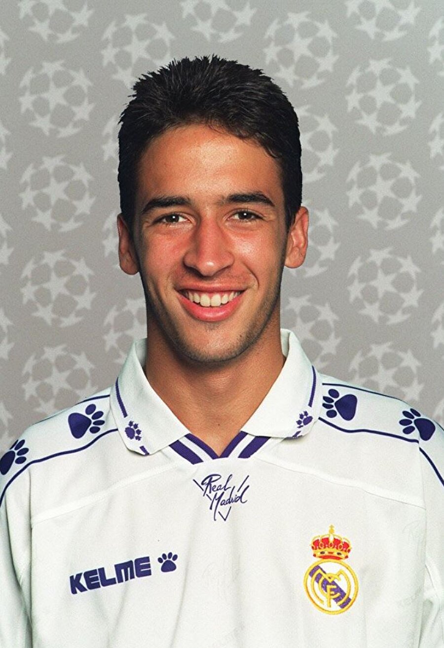 1994 yılında Raul, Altetico Madrid genç takımından Ream Madrid C Takımı'na geçti. Yaklaşık iki aylık bir sürenin ardından Raul 1994'te A Takma yükseldi.