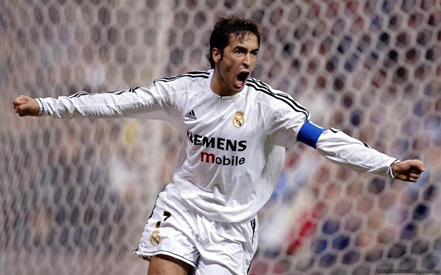 1994-2010 yılları arasında tam 16 sene boyunca Raul, Real Madid forması giydi. 