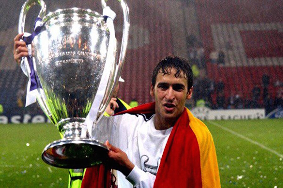 Raul, Real Madrid forması altında 16 kupa kazandı.La Liga: 1994-1995, 1996-1997, 2000-2001, 2002-2003, 2006-2007, 2007-2008 
  
İspanya Süper Kupası: 1997, 2001, 2003, 2008Şampiyonlar Ligi: 1997-1998, 1999-2000, 2001-2002 
  
UEFA Süper Kupa: 2002

  
Kıtalararası Kupa: 1998, 2002