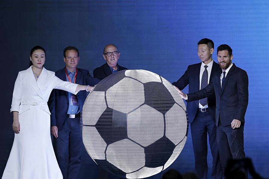 Messi için 1.4 milyar avroluk teklif!