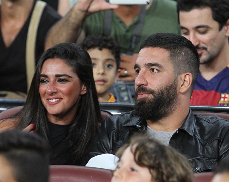 ​Arda Turan'dan Aslıhan Doğan'a evlenme taklifi