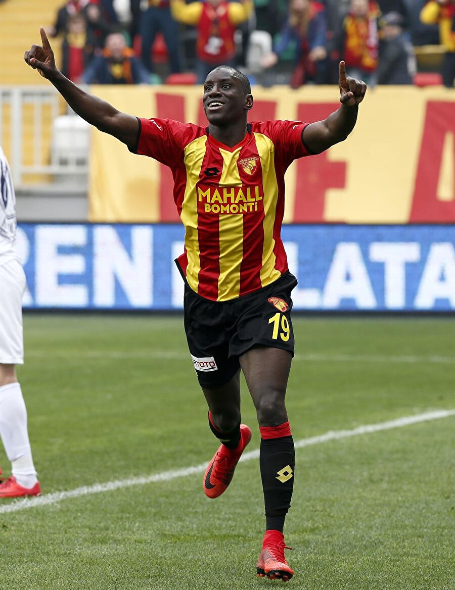 Demba Ba gol attı, sosyal medya yıkıldı!