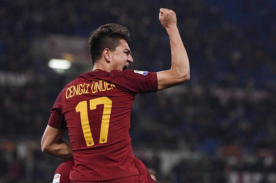 Roma taraftarından Cengiz Ünder'e özel tezahürat