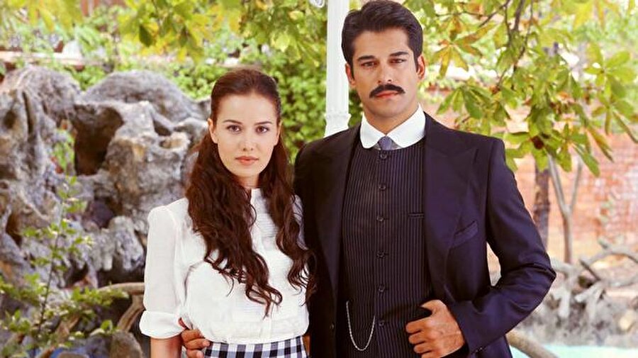 Bebek mi bekliyorlar?
Burak Özçivit'in yakınlarına yaptığı “Eşim anne olmak için sabırsızlanıyor” açıklaması kafaları karıştırdı. Evcen'in bebek beklemesi nedeniyle teklifleri kabul etmediği iddia ediliyor. 