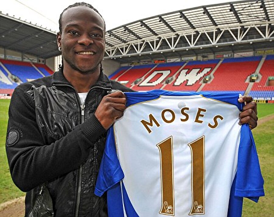 Moses'in amcası küçük çocuğu yaşadıkları bölgenin yakınındaki bir futbol okuluna yazdırdı. 2004 yılında scout ekibi tarafından keşfedilen Moses, Crystal Palace altyapısında top koşturmaya başladı. Sağ kanatta oynayan Nijeryalı futbolcu 2007'de A Takıma yükseldi. 2010 yılında Wigan Athletic'e imza atan Moses burada çıktığı 80 maçta 9 gol attı.