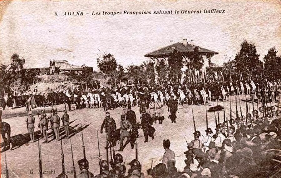 FRANSIZLARIN ADANA'YA GELİŞİ

                                    
                                    
                                    
                                    Birinci Dünya Savaşı Sonrası çağın en kuvvetli ordularından olan Fransız birlikleri 17 Aralık 1918 tarihinde Mersin'i, Güney kesimler ise İtalyanlar işgal etti. Akdeniz'e ulaşımı kesildi.

Bu durum karşısında çaresiz kalmaktansa ölümü tercih eden Anadolu halkı, işgale karşın Kuvay-i Milliye birlikleriyle harekete geçti.
                                
                                
                                
                                