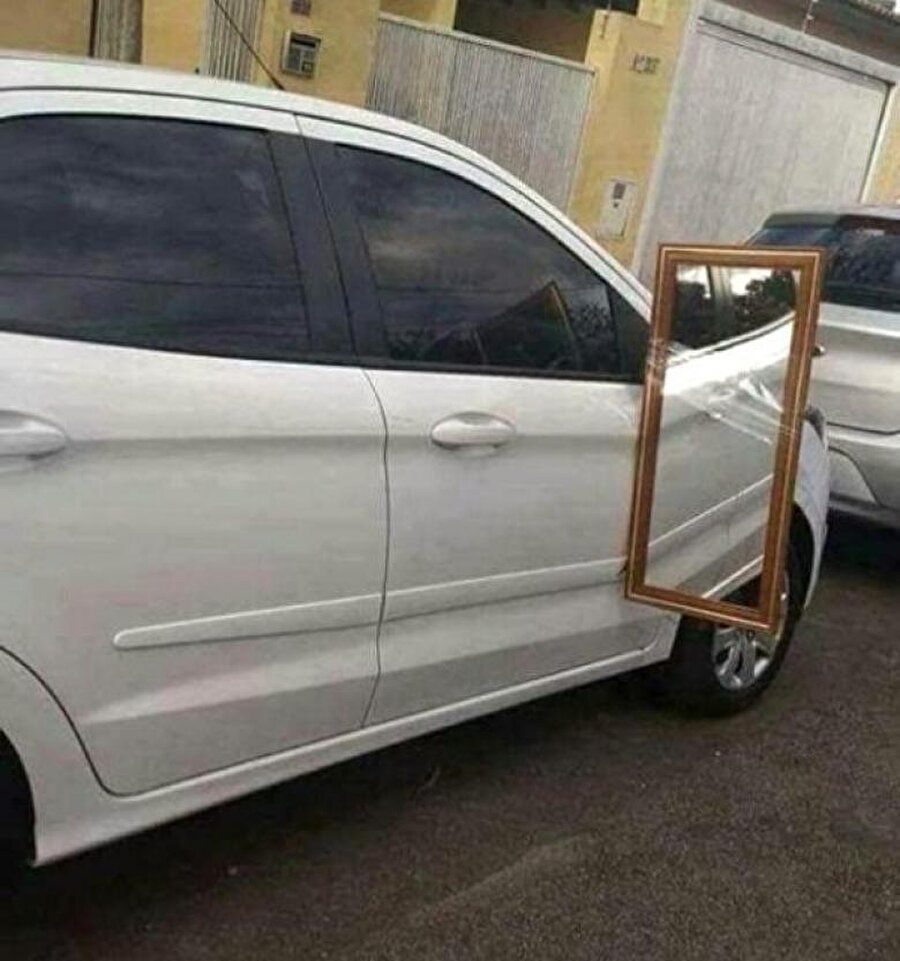 ​Sağ dikiz aynası kırıldı