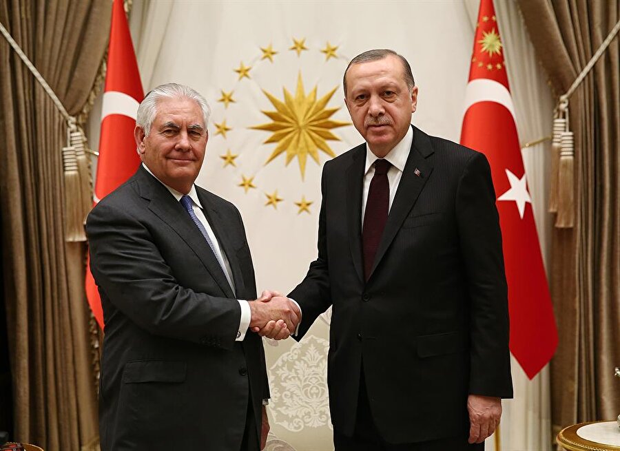 Cumhurbaşkanı Recep Tayyip Erdoğan, ABD Dışışleri Bakanı Rex Tillerson'ı Cumhurbaşkanlığı Külliyesi'nde kabul etti.