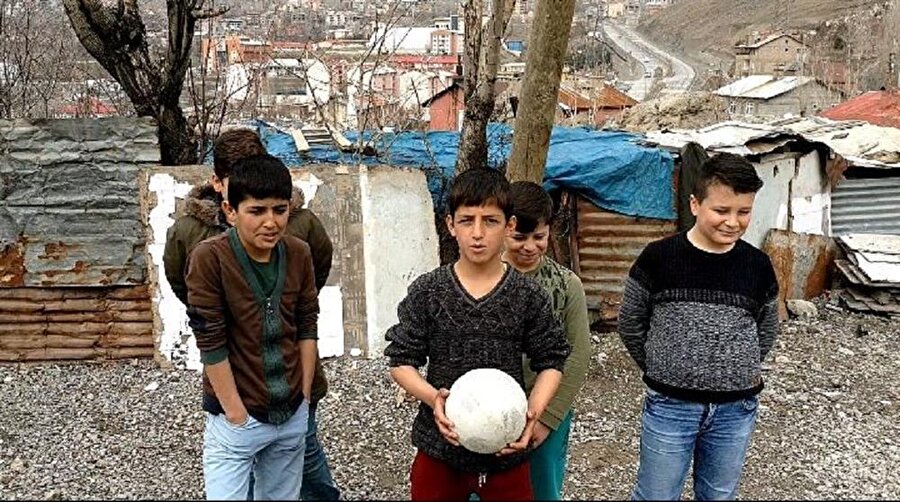 Hakkarili çocukların tek arzusu bir basketbol potası