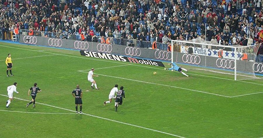 5 Ocak 2005'te oynanan mücadeleyi Real Madrid, Zidane'nin attığı golle 2-1 kazandı.