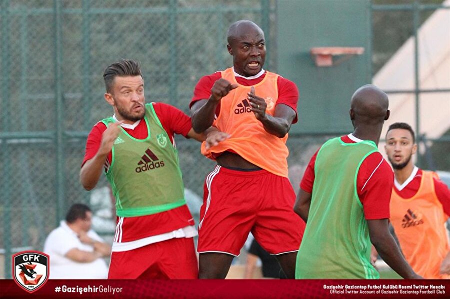 Webo, Fenerbahçeli taraftarların yüzünü güldürdü