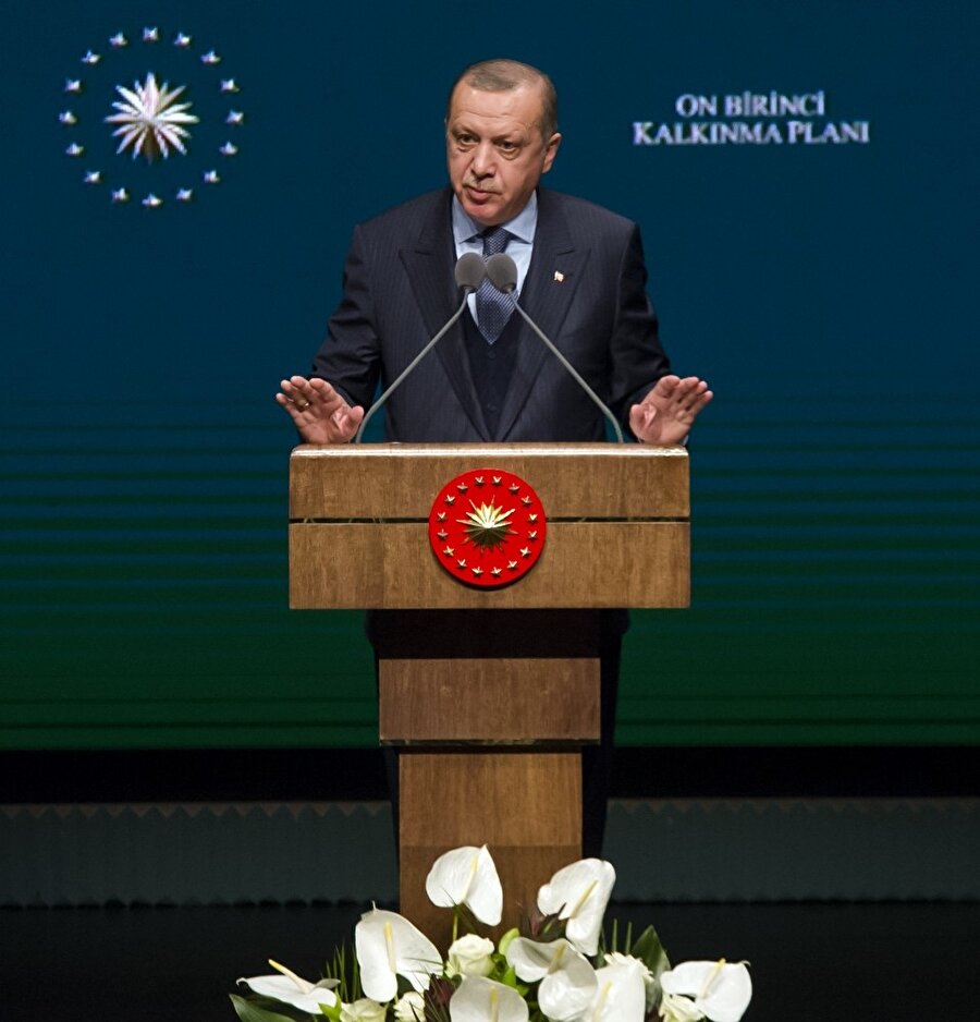 Cumhurbaşkanı Erdoğan: İnsansız tank da üretiriz
Cumhurbaşkanı Recep Tayyip Erdoğan, Kalkınma Planı Tanıtım Toplantısı'nda konuştu. Erdoğan: "Bu kötü komşular bizi en sonunda silahlı ve silahsız insansız hava aracı sahibi yaptılar." dedi.