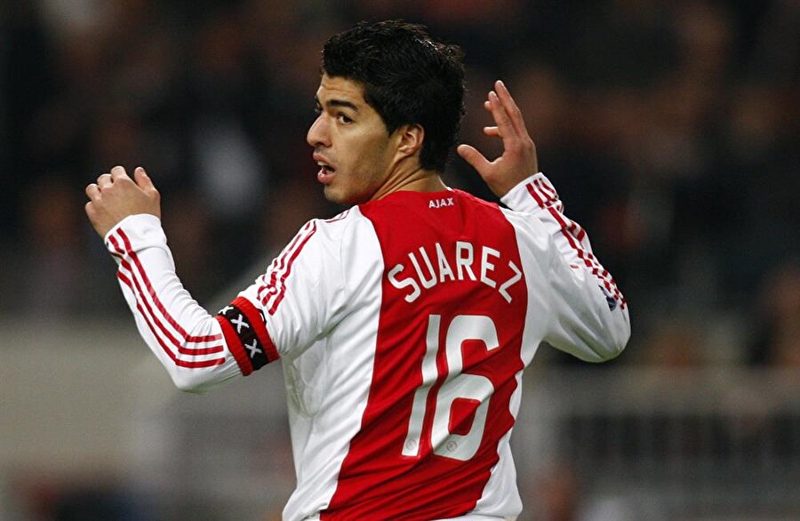 Suarez, Ajax forması altında 3 kupa kazandı. Hollanda Ligi Eredivisie: 2010-2011

  
KNVB Beker: 2009-2010

  
Johan Cruijff Schall: 2007