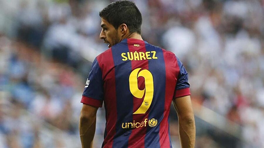 İngiltere'de defalarca yıllın futbolcusu seçilen Suarez, 2014'te 81.7 milyon Euro karşılığında Barcelona'ya transfer oldu. 