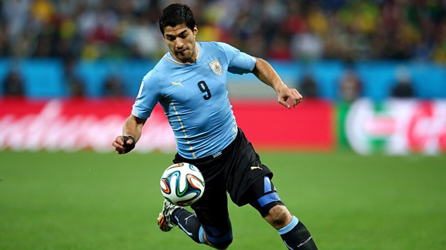 Uruguay Milli Takımı formasını şimdiye kadar 95 maçta giyen Suarez 49 kez fileleri havalandırdı.