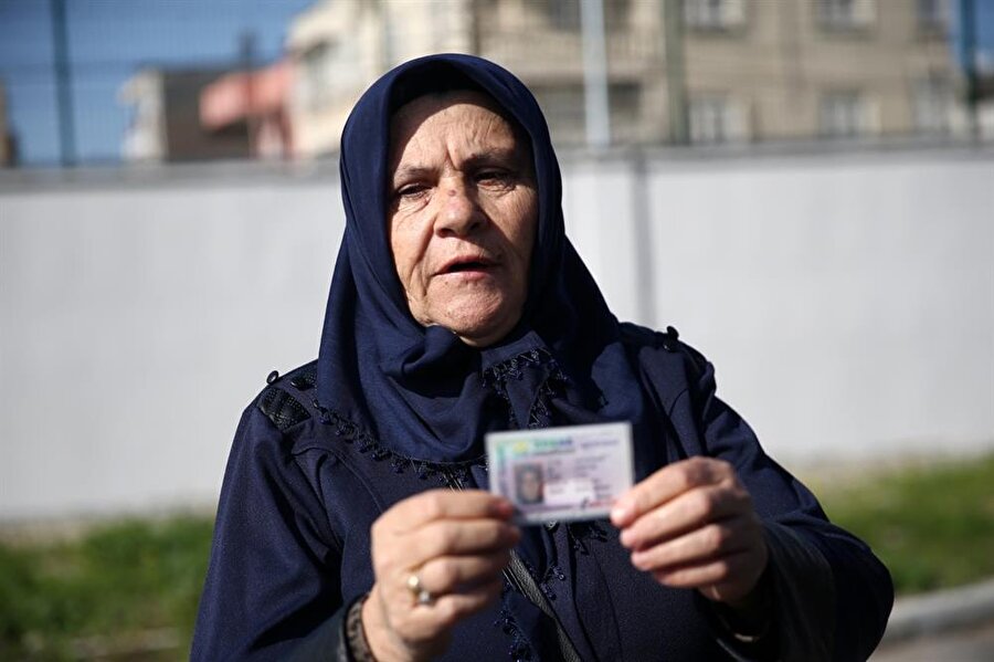 Şehit annesine 2.5 lira için hakaret etmişti! İşte istenen ceza

                                    Adana'da ücretsiz ulaşım kartını gösteren ve şehit annesi olduğunu belirten şehit annesi Zübeyde Tura'dan 2,5 liralık ulaşım ücretini isteyerek hakaret eden özel halk otobüsü şoförü hakkında 11 yıla kadar hapis cezası istemiyle iddianame hazırlandı.
                                