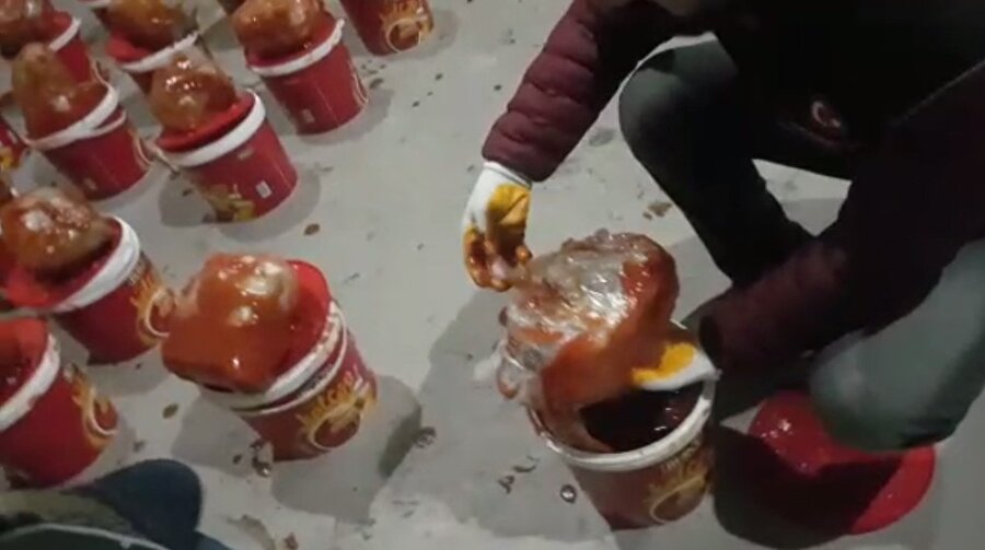 Ketçap kovalarından çıkanlar polisi bile şaşırttı