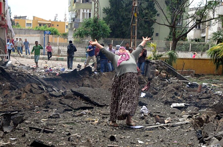 '53 can' için 53 kez ağırlaştırılmış müebbet

                                    11 Mayıs 2013 yılında Hatay’ın Reyhanlı ilçesinde 53 kişinin hayatını kaybettiği bombalı terör saldırısına ilişkin 33 sanık hakkında açılan davada karar açıklandı. Mahkeme, 9 sanığı 53’er kez ağırlaştırılmış müebbet ve yaklaşık 4 biner yıl hapis cezasına çarptırdı. 13 sanığa 15 yıldan 22,5 yıla kadar hapis cezası verilirken, 3 sanığın da beraatına karar verildi.
                                