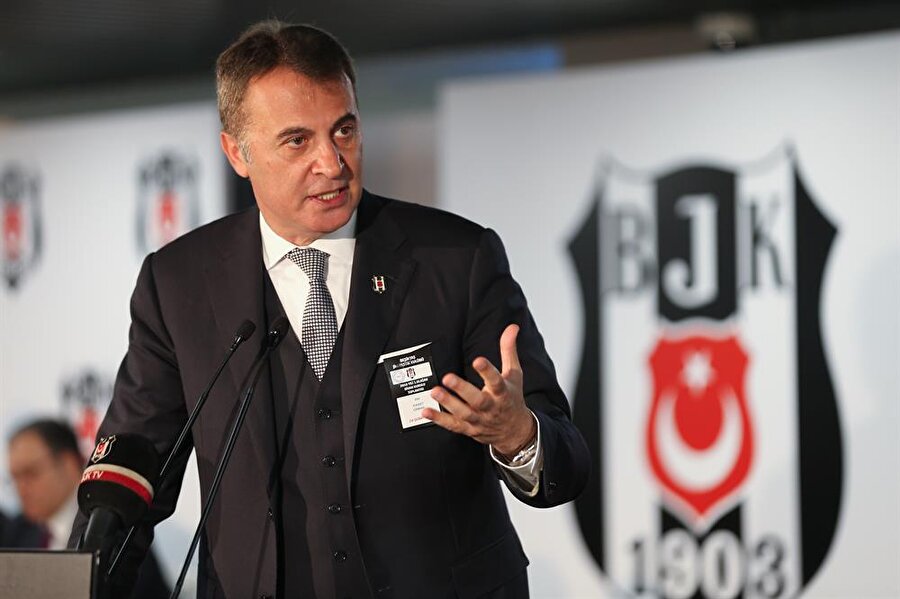 Fikret Orman, Fenerbahçe'ye tepki gösterdi
Beşiktaş 2018 yılı 1. Olağan Divan Kurulu Toplantısı Vodafone Park'ta gerçekleştirildi. Divan kurulu toplantısında konuşan başkan Fikret Orman sezon sonunda şampiyonluğa ulaşacaklarını vurgularken; yarın akşam karşılaşacakları Fenerbahçe'ye tepki gösterdi. Kulüp borçları hakkında konuşan Orman, "UEFA mart ayında Fenerbahçe ve Galatasaray iye görüşecek. Niye çağırıyor UEFA? Beşiktaş'ı neden çağırmıyor. Bizim UEFA ile problemimiz olduğunu hiç duydunuz mu? Bizim net borcumuz 1 milyar 710 milyon TL. Geçen yıl futbol yatırımları şirketi kar etti. Herkese açığız. Bana ve arkadaşlarıma çok rahat uyaşabilirsiniz. Beşiktaş ile ilgili fikri olan varsa gelsin bize söylesin. Bütçeyi kontrol etmek için bir departman oluşturmayı planlıyoruz" ifadelerini kullandı.