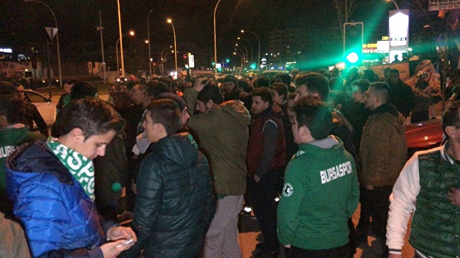 Bursaspor'a protestolu karşılama