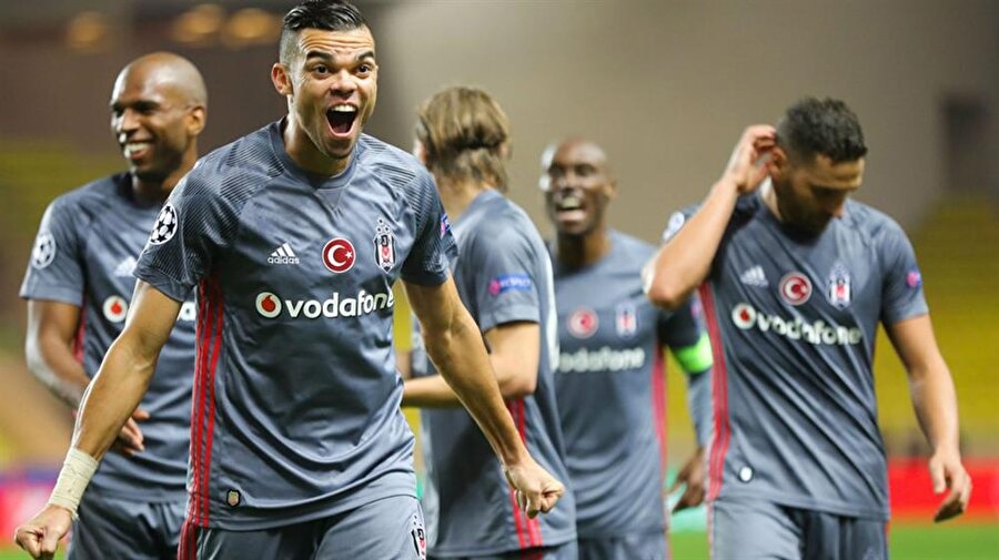 Pepe'ye Ümit Besenli doğum günü kutlaması