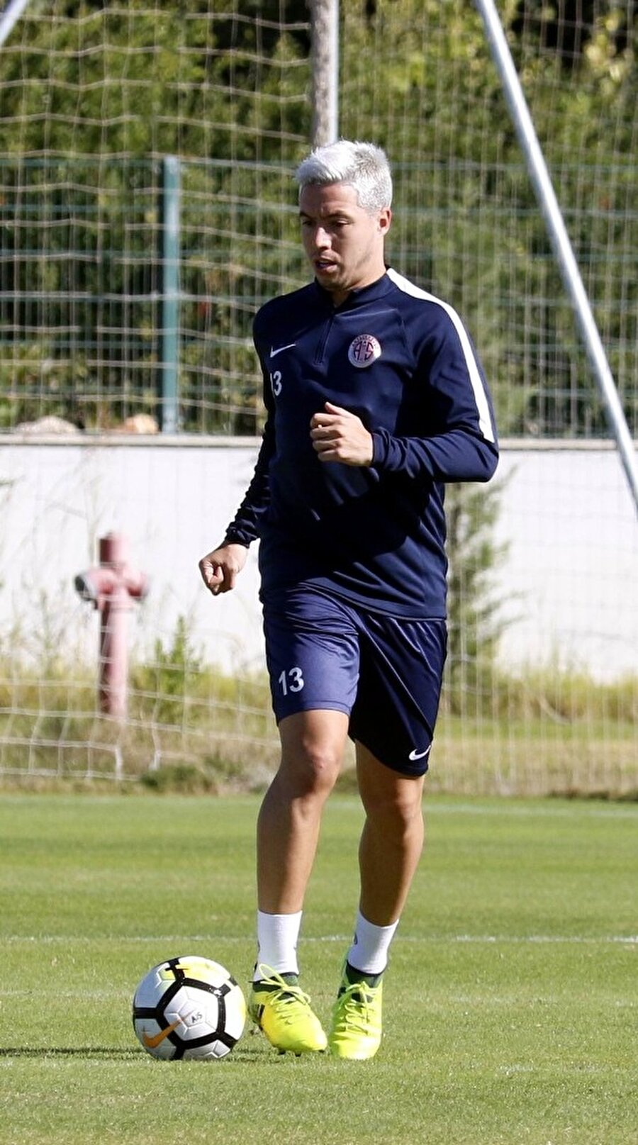 Nasri'ye 6 ay futboldan men cezası!
UEFA, Samir Nasri'ye 6 ay futboldan men cezası verdi.